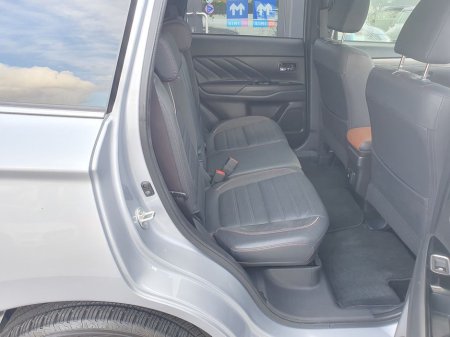 2017 Mitsubishi Outlander - thumbnail 23
