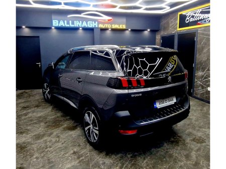 2023 Peugeot 5008 - thumbnail 5