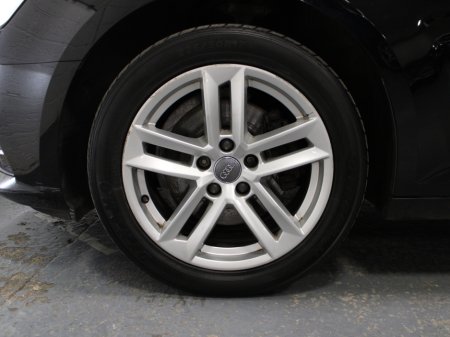 2017 Audi A4 LIMOUSINE 1.4 TFSI 150 SE ULTRA 4DR €14,950 thumbnail