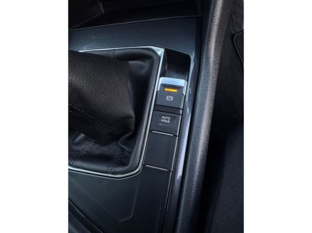 2021 Volkswagen Tiguan LIFE 2.0 TDI MANUAL 6SPEED FWD 122BHP 5 5DR €26,800 thumbnail