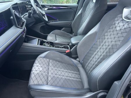 2024 Volkswagen Tiguan 2.0 TDI 150HP R-Line DSG Electric Boot €52,995 thumbnail