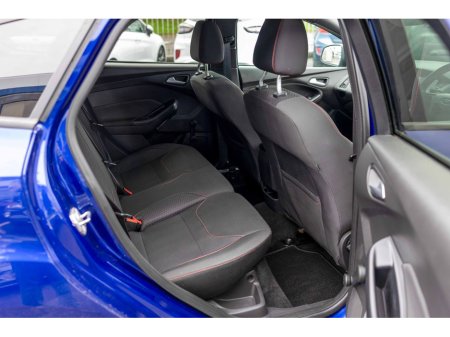 2018 Ford Focus - thumbnail 12