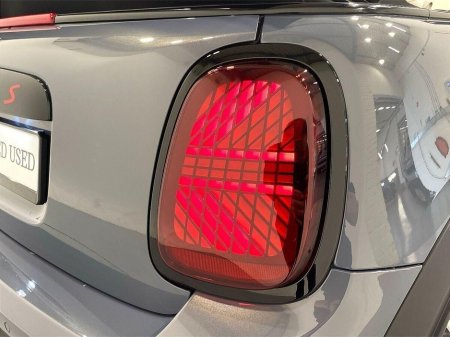 2025 MINI Convertible Cooper S €49,950 thumbnail