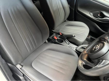 2022 Toyota Yaris - thumbnail 9