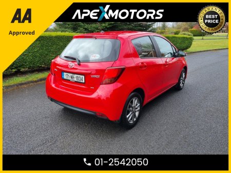 2017 Toyota Yaris - thumbnail 12