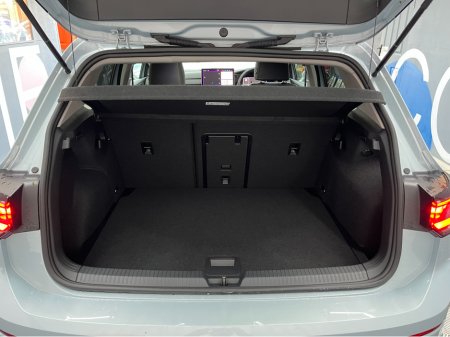 2025 Volkswagen Golf 2025 VOLKSWAGEN GOLF 5D 2.0 AUTOMATIC / CRUISE CONTROL / REVERSE CAMERA / HEATED SEATS / PADDLE SHIFTERS / APPLE CARPLAY / AMBIENT LIGHTS thumbnail