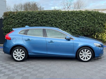 2016 Volvo V40 - view 2