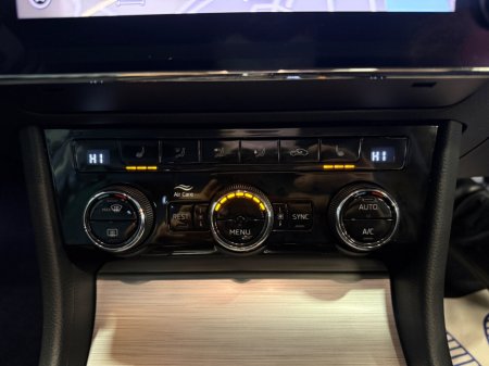 2022 Skoda Superb SUPERB C AMB 1.4TSI 218HP iV DSG €25,900 thumbnail