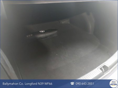 2024 Toyota Corolla 1.8 Hybrid Luna Saloon €29,900 thumbnail