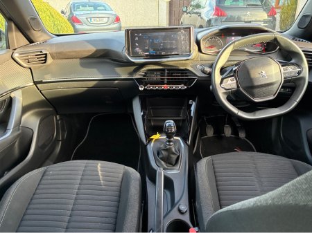 2024 Peugeot 2008 - thumbnail 8