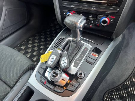 2015 Audi A4 AVANT S-LINE 2.0 TFSI // SERVICE HISTORY // NEW 19" S-LINE ALLOYS // DUAL ZONE CLIMATE CONTROL €17,900 thumbnail