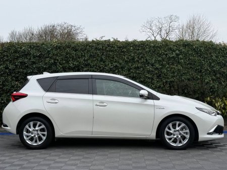 2016 Toyota Auris - thumbnail 2