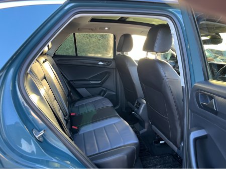 2023 Volkswagen T-Roc AUTOMATIC 2.0 DIESEL //MASSIVE SPEC//FULL LEATHER HEATED SEATS//PANORAMIC GLASS ROOF//LOW MILES// €31,950 thumbnail