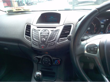 2015 Ford Fiesta - thumbnail 6