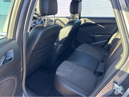 2012 Opel Astra - thumbnail 10