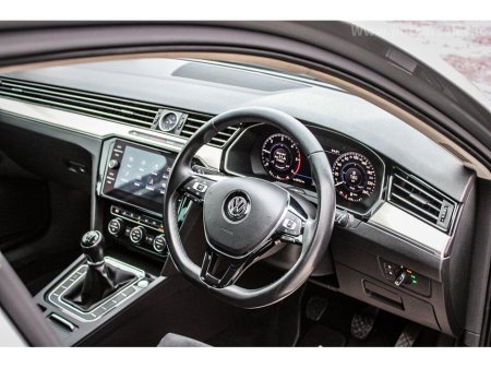 2018 Volkswagen Passat 1.6 TDI 120HP Highline €21,995 thumbnail