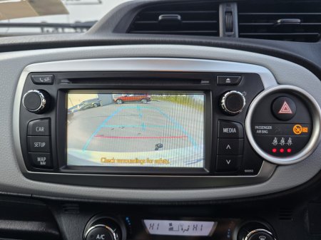 2013 Toyota Yaris - thumbnail 24