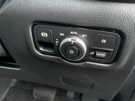 2026 Mercedes-Benz Vito SOLID REAR TAILGATE thumbnail