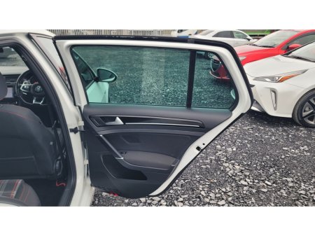 2016 Volkswagen Golf - thumbnail 10