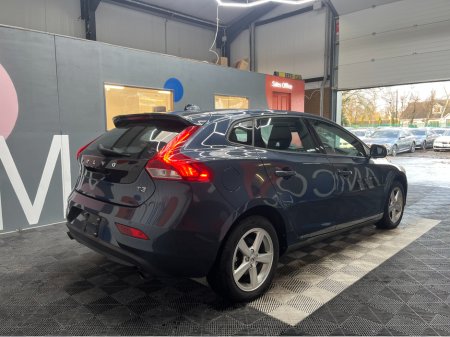 2017 Volvo V40 €14950! 2017 VOLVO V40 AUTOMATIC  T3 KINETIC 1.5 AUTOMATIC / REVERSE CAMERA €14,950 thumbnail