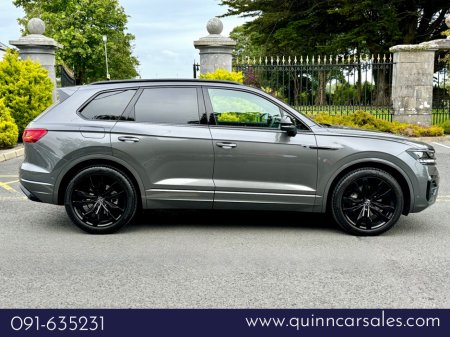 2024 Volkswagen Touareg - thumbnail 2