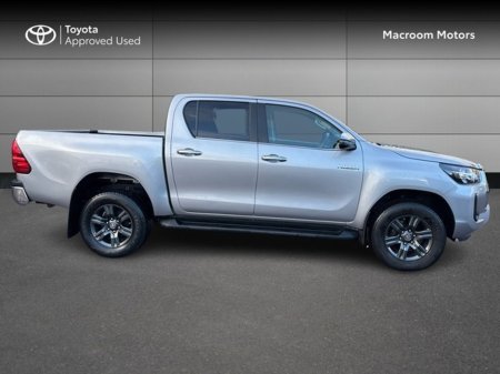 2025 Toyota Hilux HILUX 2.8 SR5 DOUBLE CAB €48,000 thumbnail