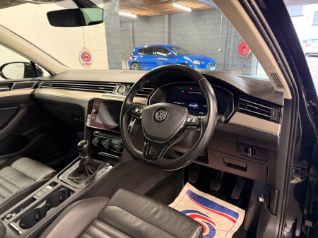 2019 Volkswagen Passat - thumbnail 11