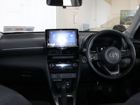 2024 Toyota Yaris - thumbnail 11