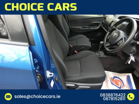 2017 Toyota Yaris - thumbnail 8