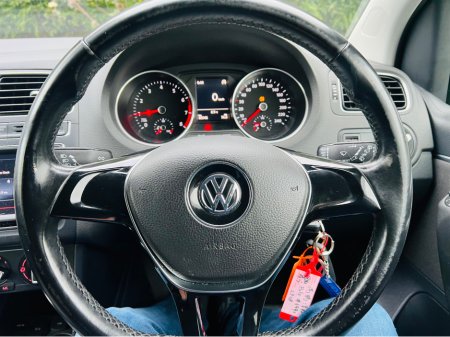 2014 Volkswagen Polo 1.2 AUTO // LOW MILEAGE // 2 KEYS €10,950 thumbnail