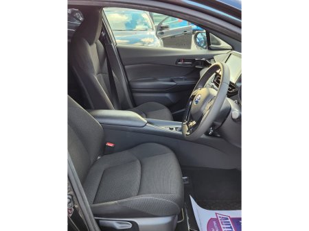 2019 Toyota C-HR 1.8 HYBRID LUNA €19,950 thumbnail