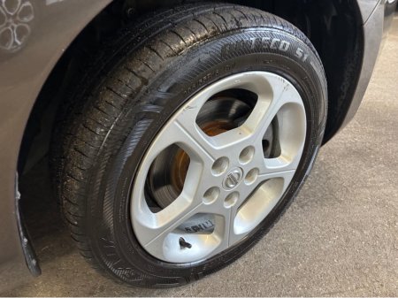 2017 Nissan Leaf - thumbnail 9