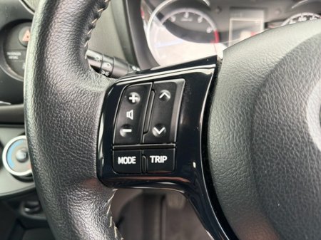 2018 Toyota Yaris - thumbnail 14