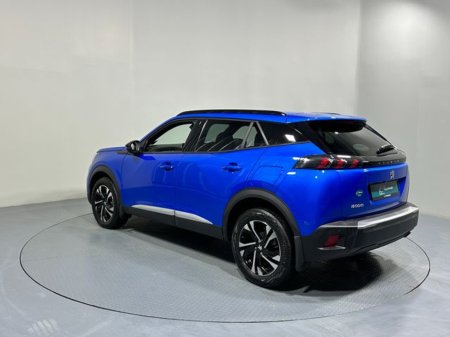 2023 Peugeot 2008 - thumbnail 5