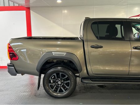 2022 Toyota Hilux INVINCIBLE X D-4D 4WD INVINCIBLE DCB €42,500 thumbnail