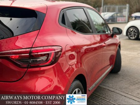 2021 Renault Clio ICONIC 1.0T MANUAL - LOW KMS €14,995 thumbnail