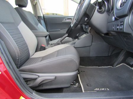 2018 Toyota Auris Hybrid Luna 4DR Auto €16,950 thumbnail