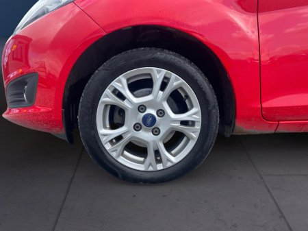 2015 Ford Fiesta - thumbnail 15