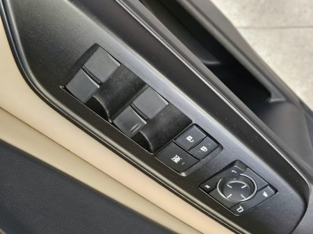 2019 Lexus ES 300 H - thumbnail 10