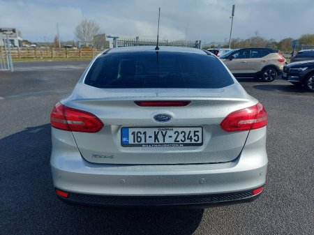 2016 Ford Focus - thumbnail 10