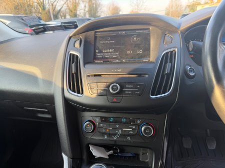 2016 Ford Focus - thumbnail 9