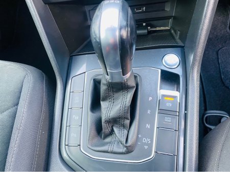 2018 Volkswagen Tiguan R-LINE  2.0 TDI 150HP D7F 5DR €25,995 thumbnail