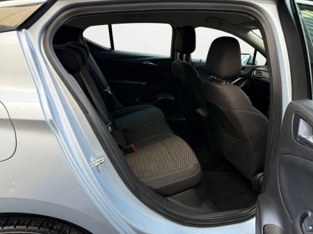 2018 Vauxhall Astra - thumbnail 7