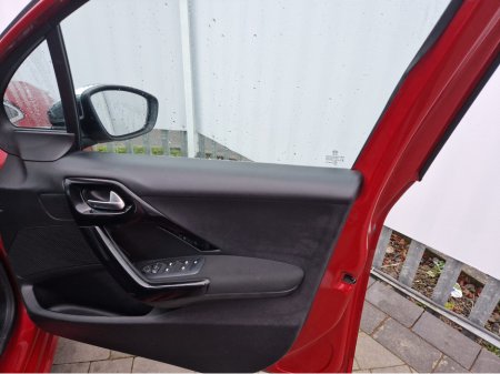 2017 Peugeot 208 1.2 PETROL AUTO €10,995 thumbnail