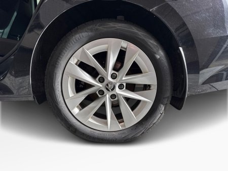 2024 Skoda Octavia - thumbnail 5