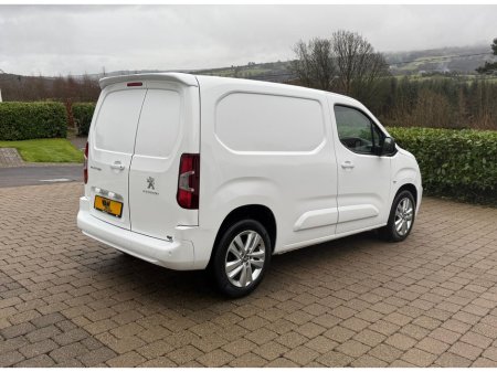 2022 Peugeot Partner PROFESSIONAL PREMIUM BLUEHDI L1 €14,550 thumbnail