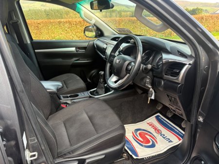 2022 Toyota Hilux - thumbnail 10