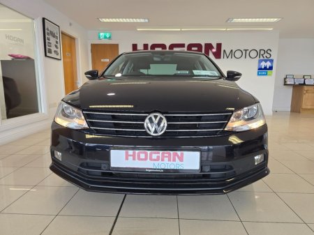 2017 Volkswagen Jetta - view 2