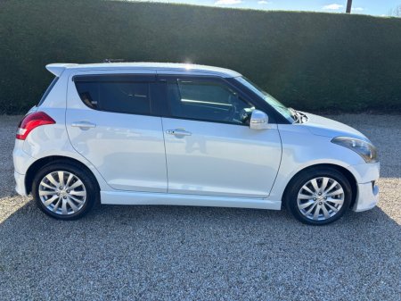 2013 Suzuki Swift - thumbnail 4