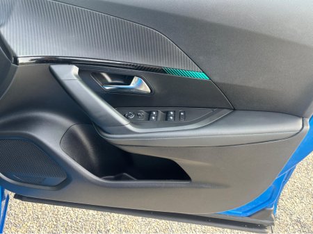 2021 Peugeot 2008 - thumbnail 10